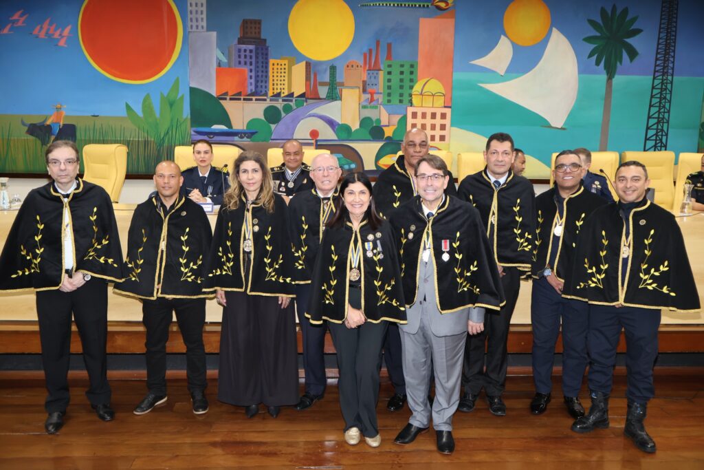 Foto oficial dos acadêmicos da ABLAGUAM após a posse